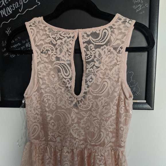 Light pink lace cutout top - Picture 2 of 5